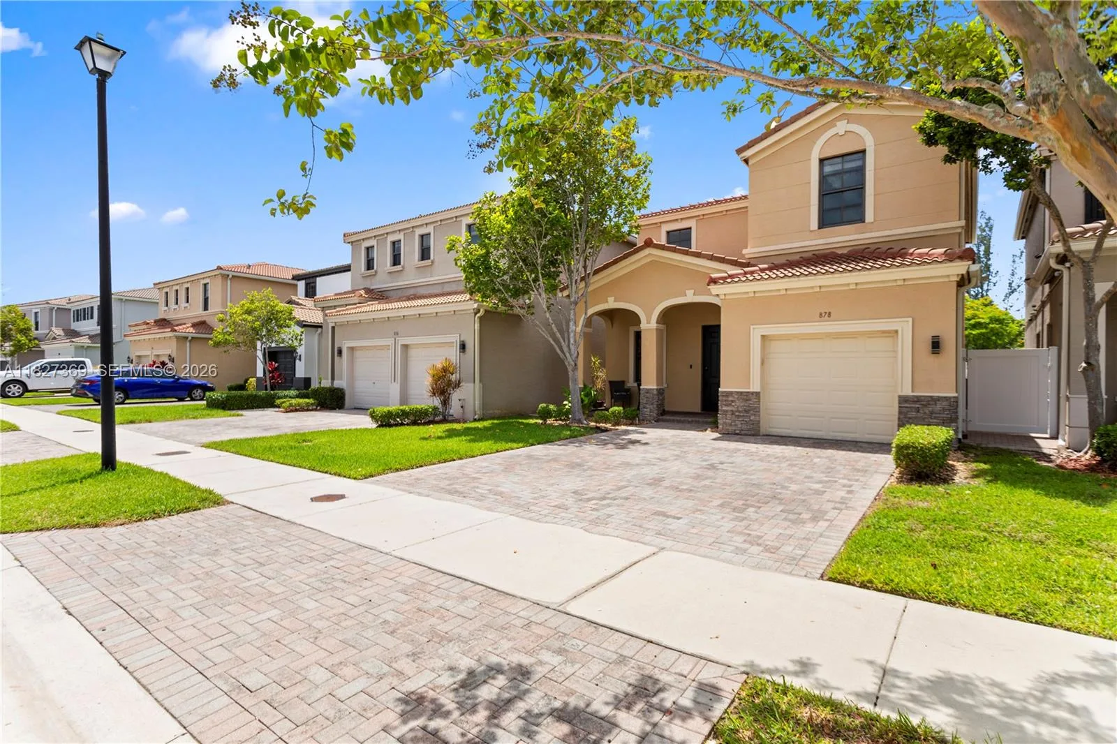 878 NE 191st St, Miami, FL 33179 photo 2