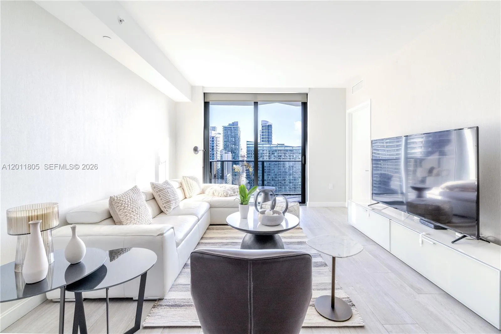 55 SW 9th St # 3404, Miami, FL 33130 photo 3