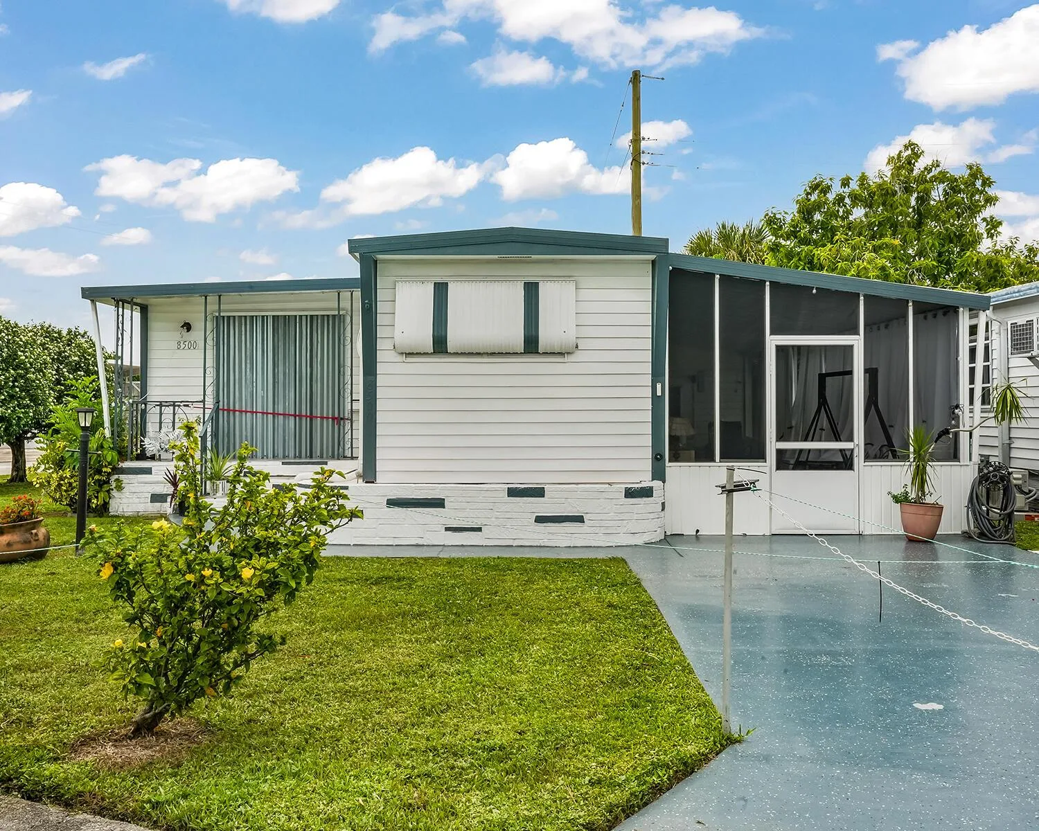 8500 SW 18th Place, Davie, FL 33324