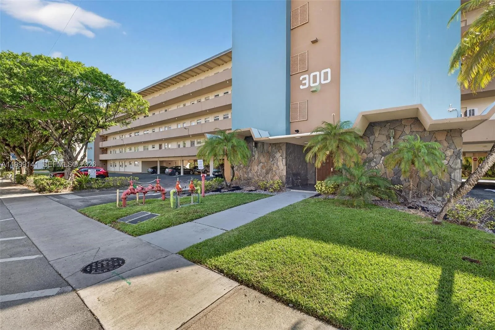 300 NE 14th Ave # 505, Hallandale Beach, FL 33009 photo 2
