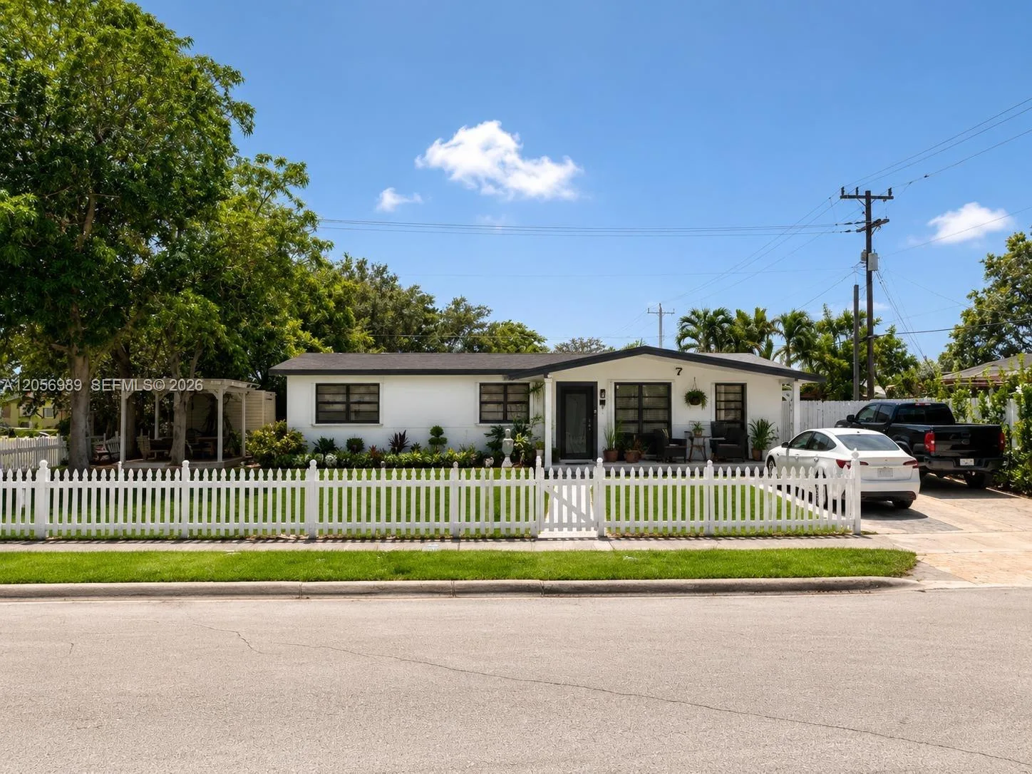7061 Moseley St, Hollywood, FL 33024