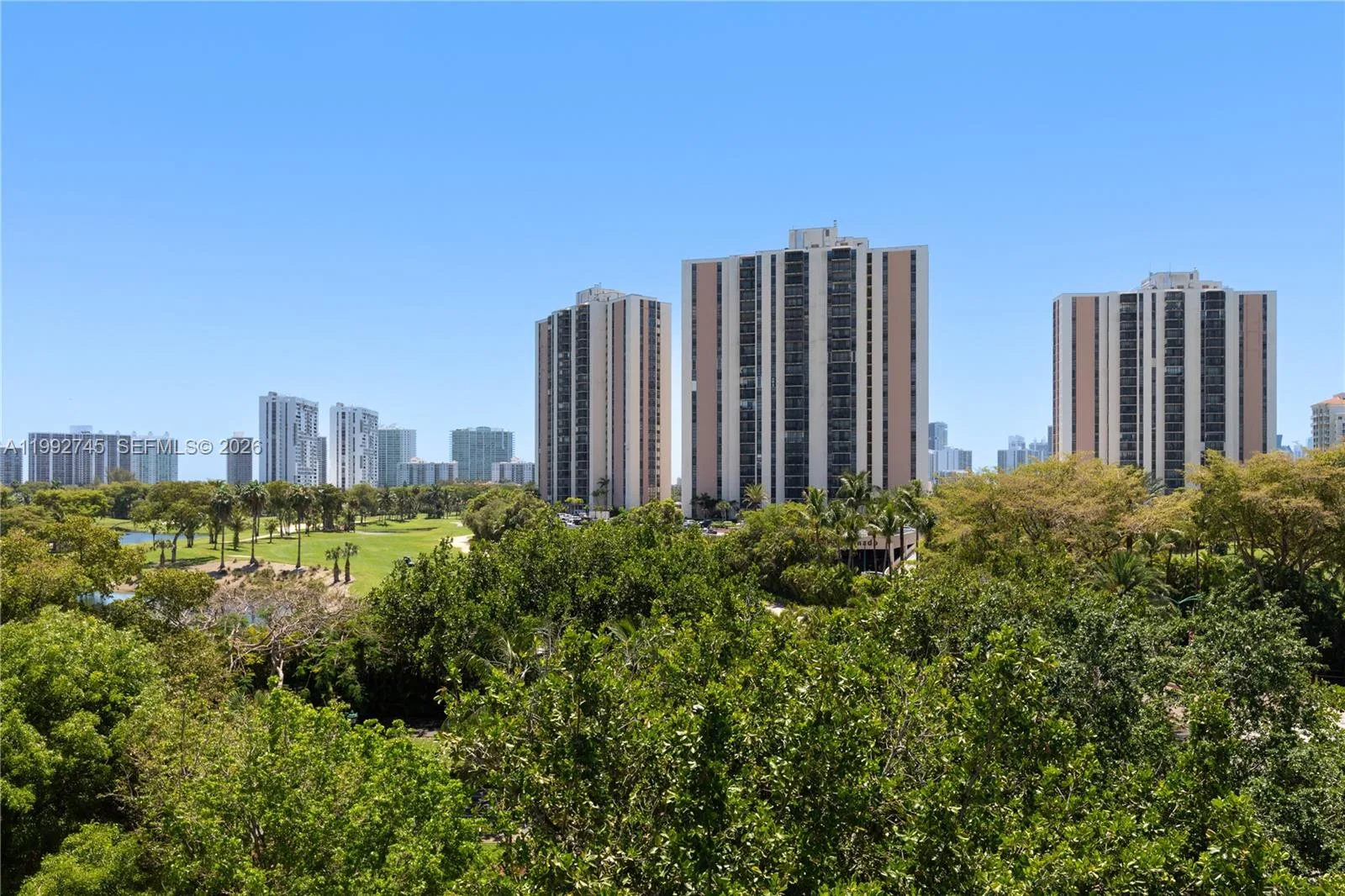 20400 W Country Club Dr # 605, Aventura, FL 33180 photo 2