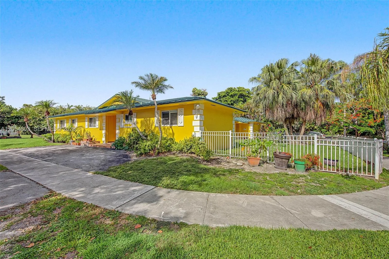 10650 SW 77th Ct, Pinecrest, FL 33156 photo 2