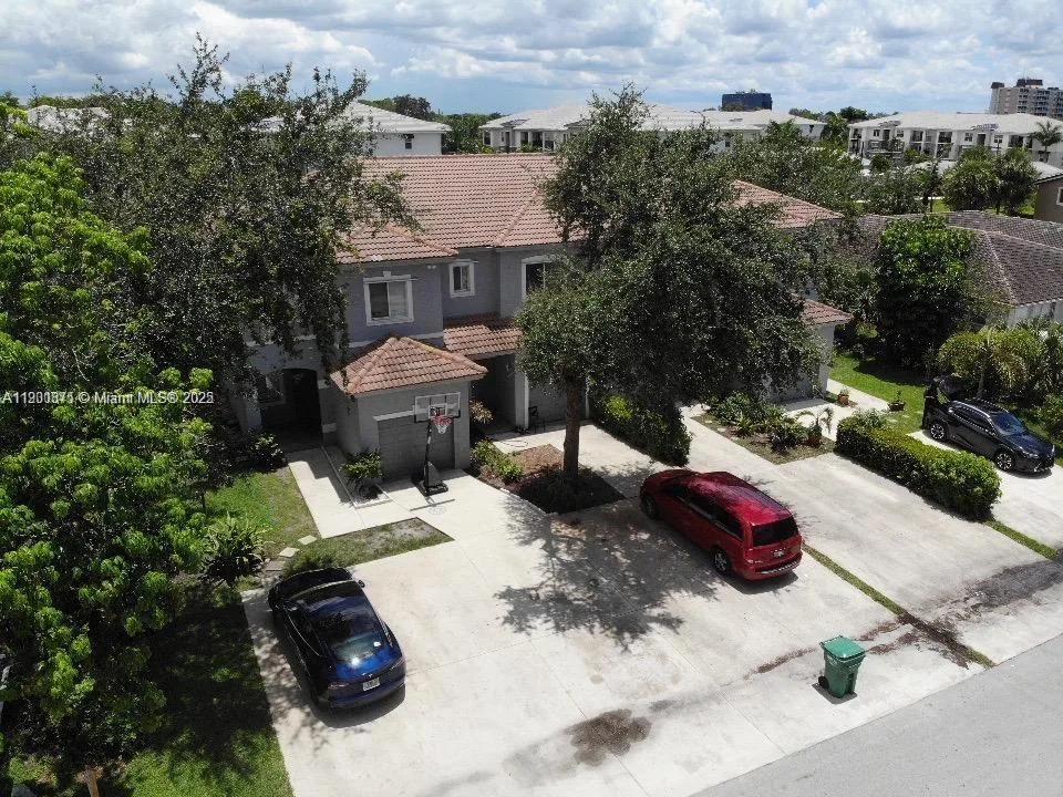 8706 NW 38th Dr, Coral Springs, FL 33065