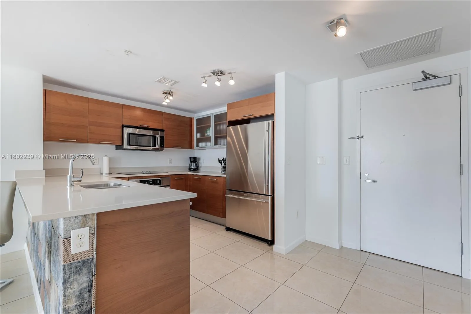 3250 NE 1st Ave # 702, Miami, FL 33137 photo 7