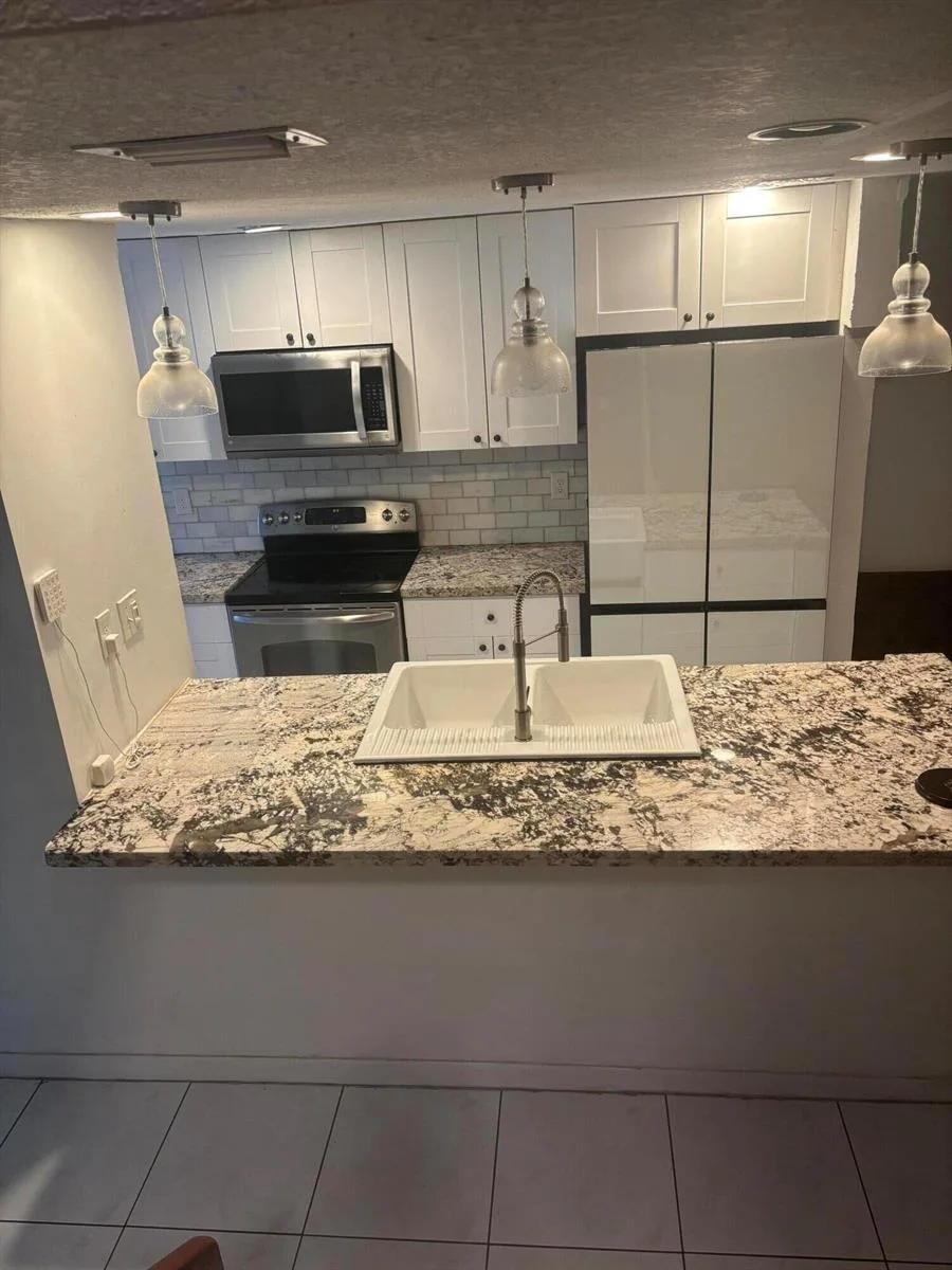 8240 NW 9TH Street # 3, Plantation, FL 33324