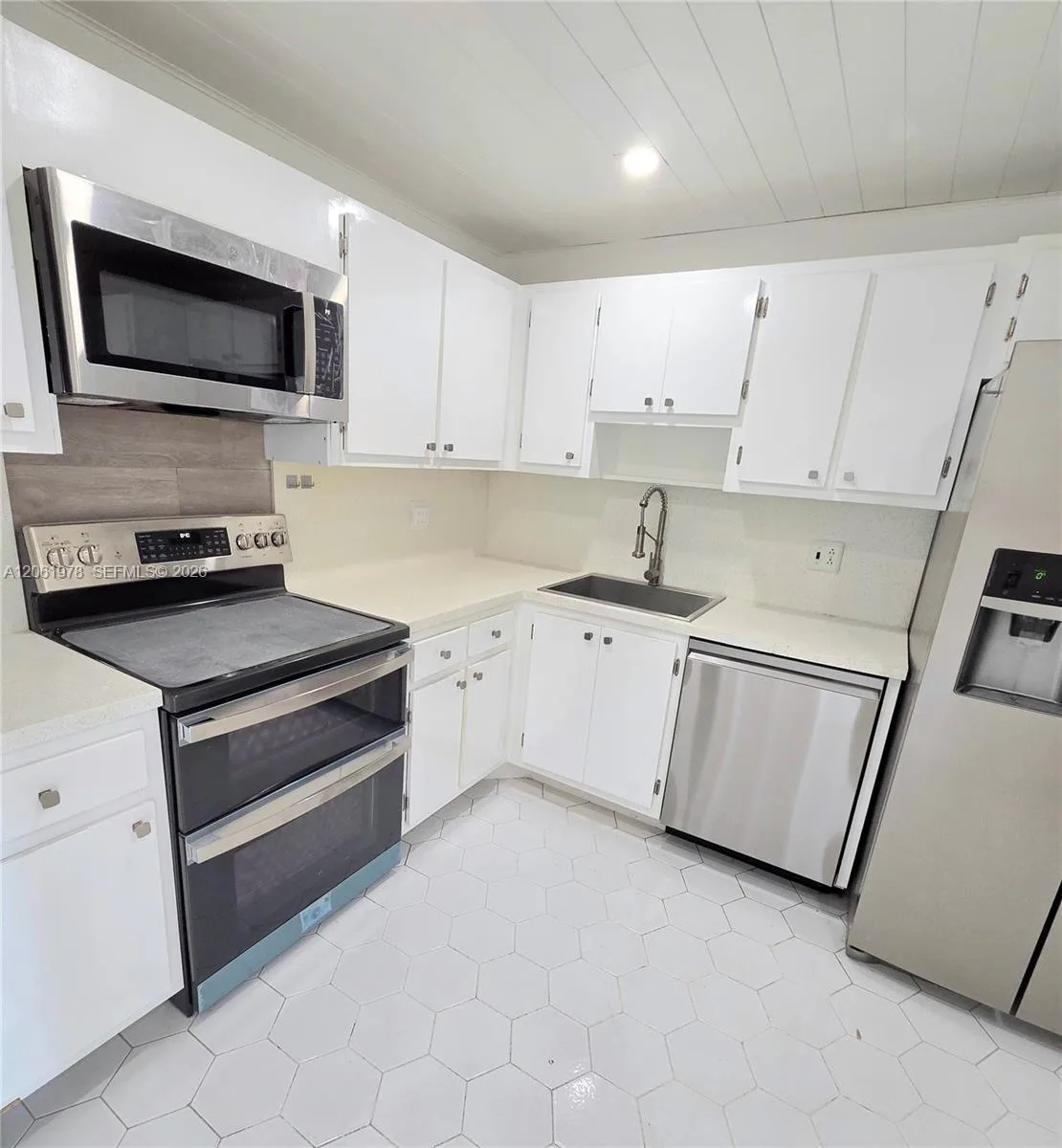 4030 W Palm Aire Dr # 407, Pompano Beach, FL 33069 photo 2