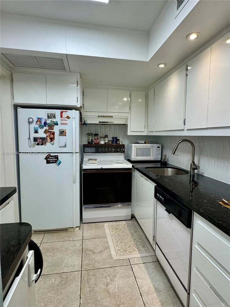 2940 NE 203rd St # C-213, Aventura, FL 33180