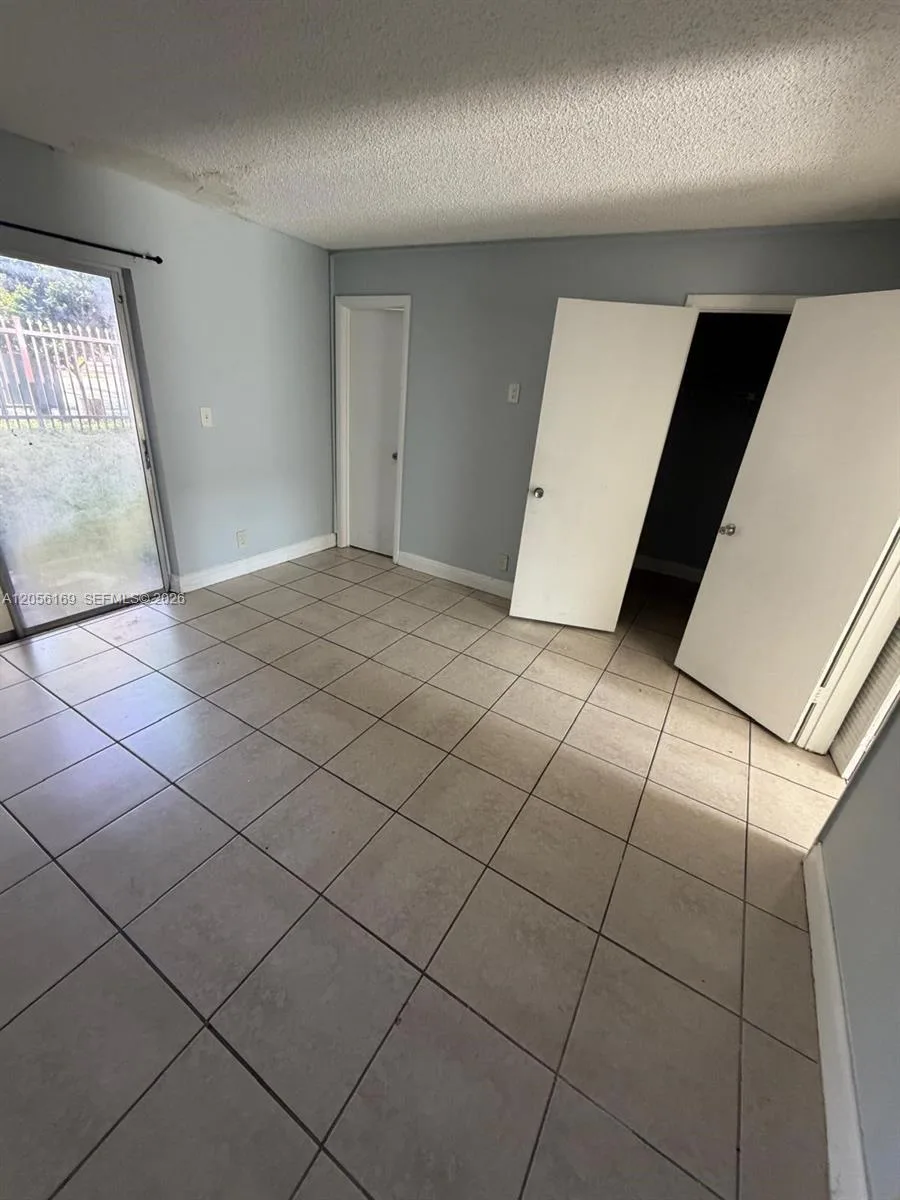 95 NE 41st St # N202, Oakland Park, FL 33334 photo 2