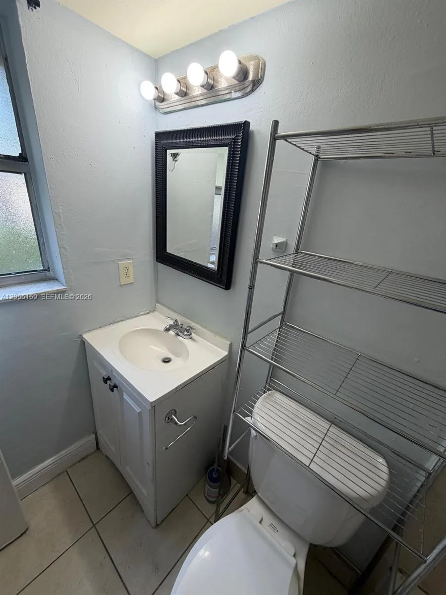 95 NE 41st St # N202, Oakland Park, FL 33334 photo 4