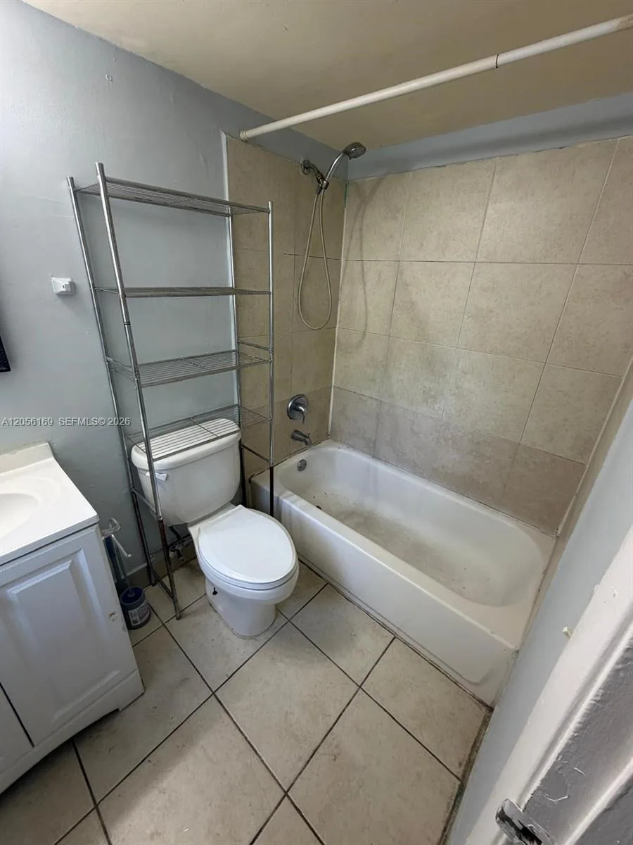 95 NE 41st St # N202, Oakland Park, FL 33334 photo 5