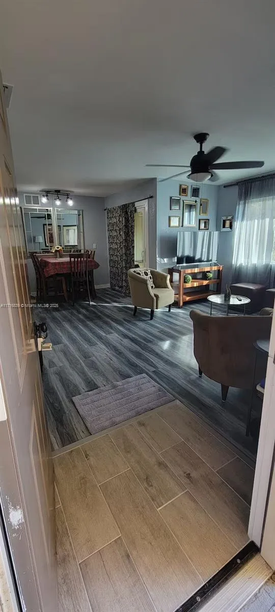 13285 ARBOR POINTE CIR, Tampa, FL 33617 photo 3