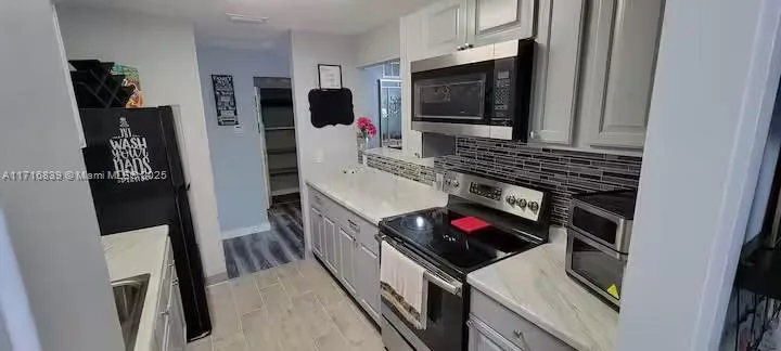 13285 ARBOR POINTE CIR, Tampa, FL 33617 photo 9