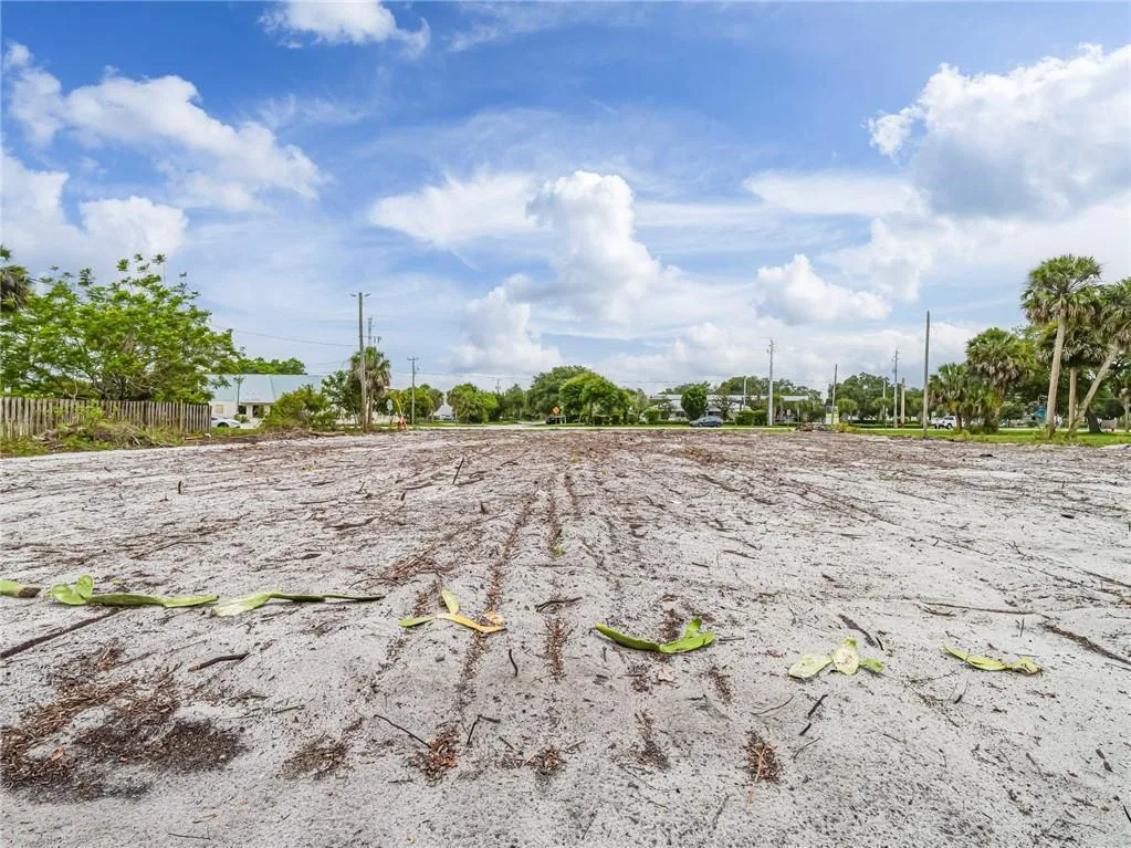 445 Old Dixie Highway, Vero Beach, FL 32962