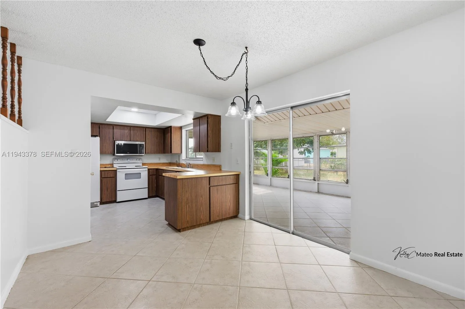 525 22nd Ave, Vero Beach, FL 32962 photo 2