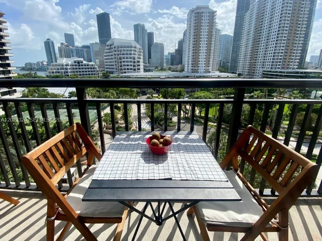540 Brickell Key Dr # 913, Miami, FL 33131