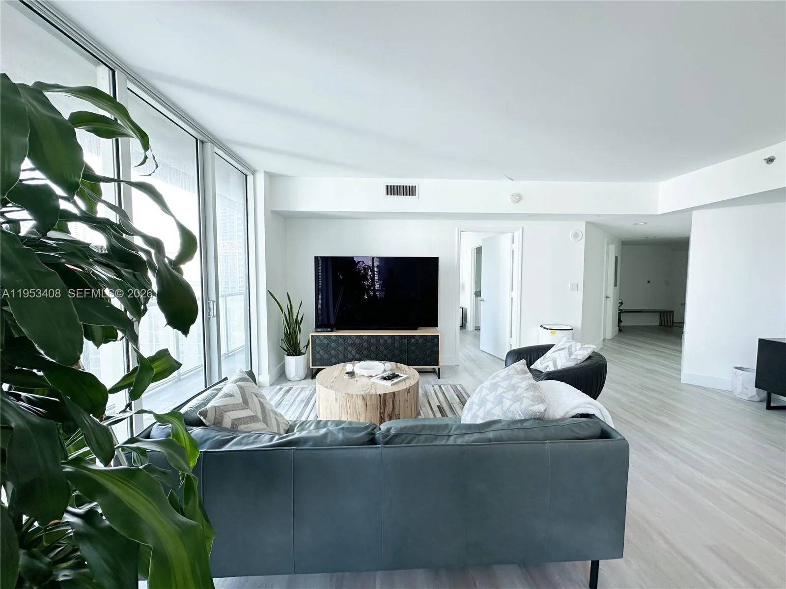 55 SE 6th St # 1601, Miami, FL 33131 photo 11