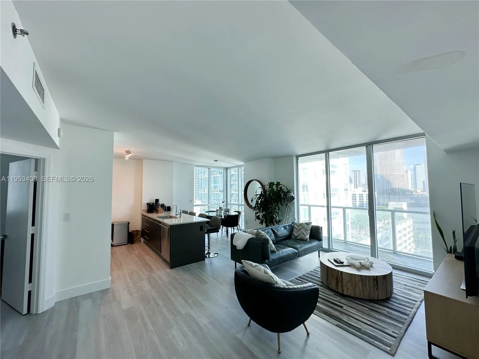 55 SE 6th St # 1601, Miami, FL 33131 photo 2