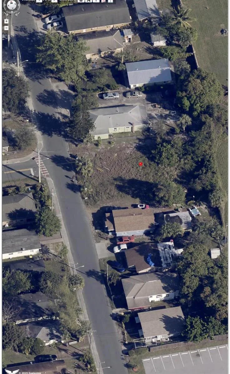 833 SE TARPON Avenue, Stuart, FL 34994 photo 2