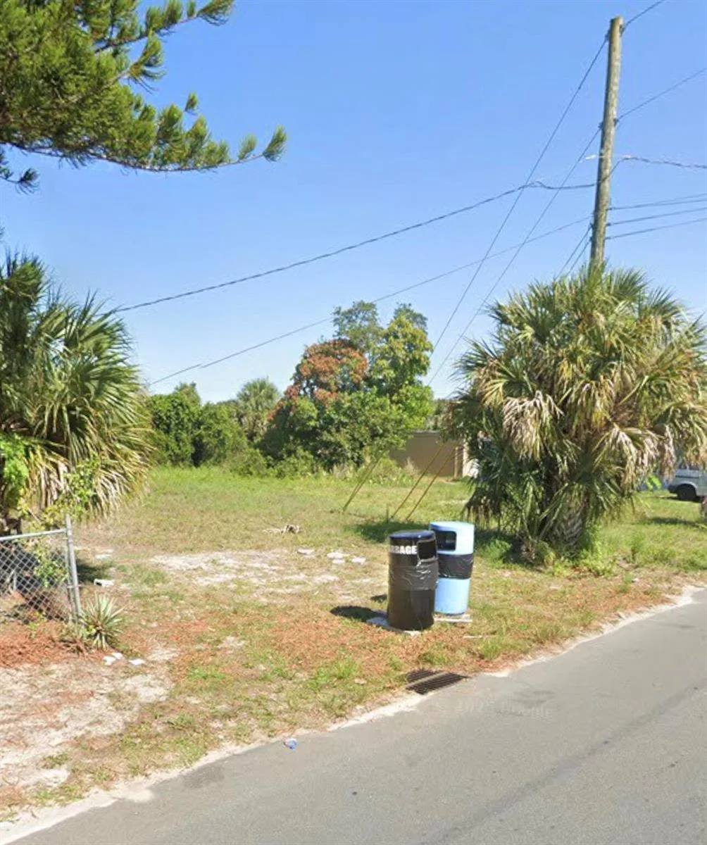 833 SE TARPON Avenue, Stuart, FL 34994 photo 3