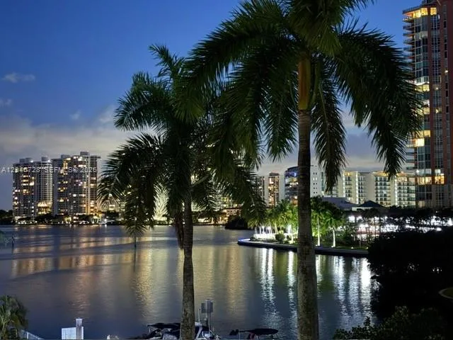 3530 Mystic Pointe Dr # 405, Aventura, FL 33180