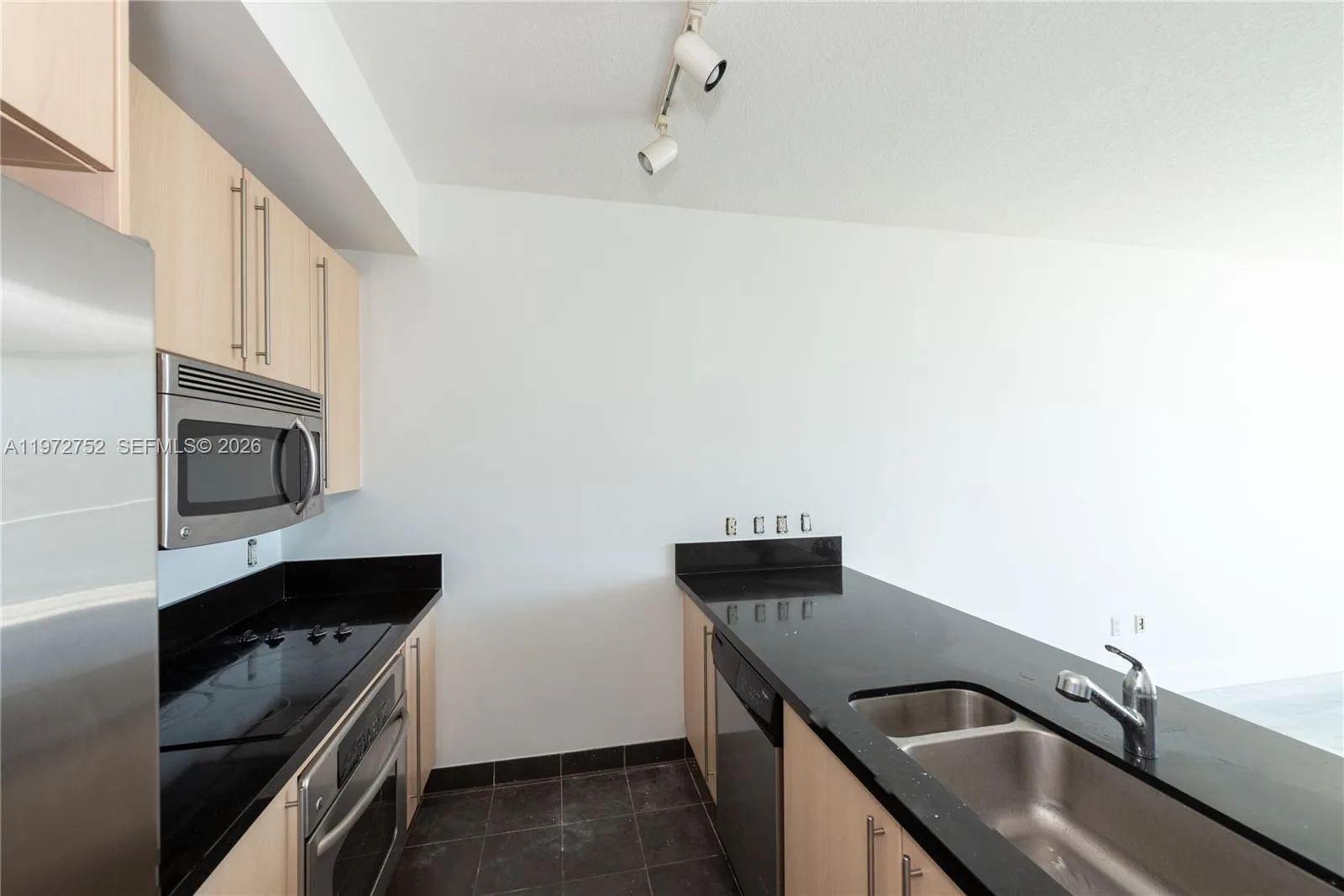 79 SW 12th St # 1105-S, Miami, FL 33130 photo 8