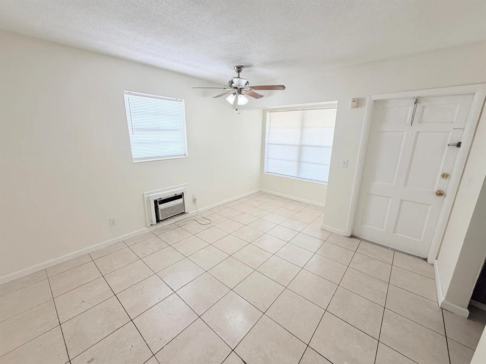 3030 NW 43rd Terrace # 207, Lauderdale Lakes, FL 33313