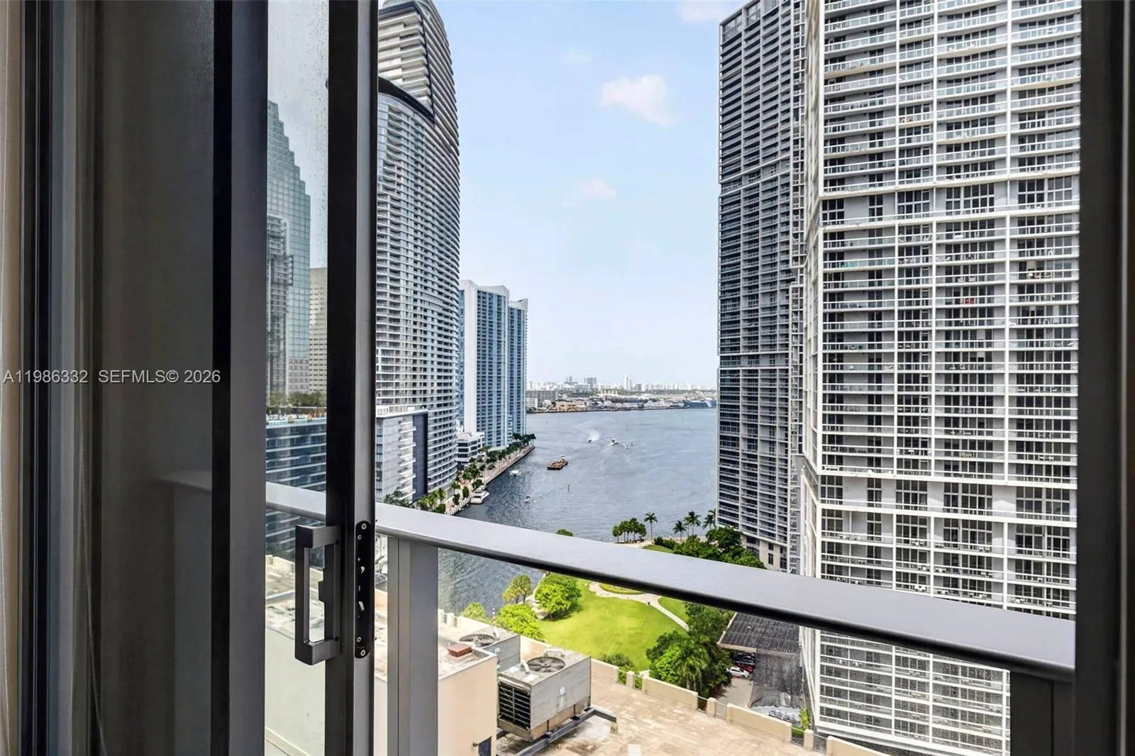 77 SE 5 St # 2015, Miami, FL 33131 photo 12