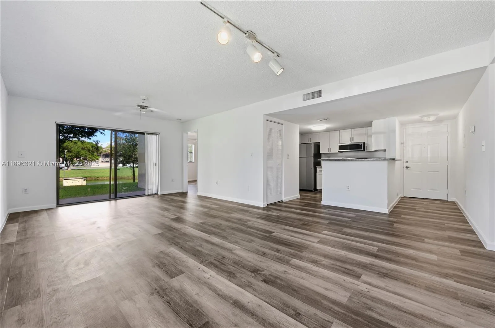 9877 Nob Hill Ct # 9877, Sunrise, FL 33351 photo 2