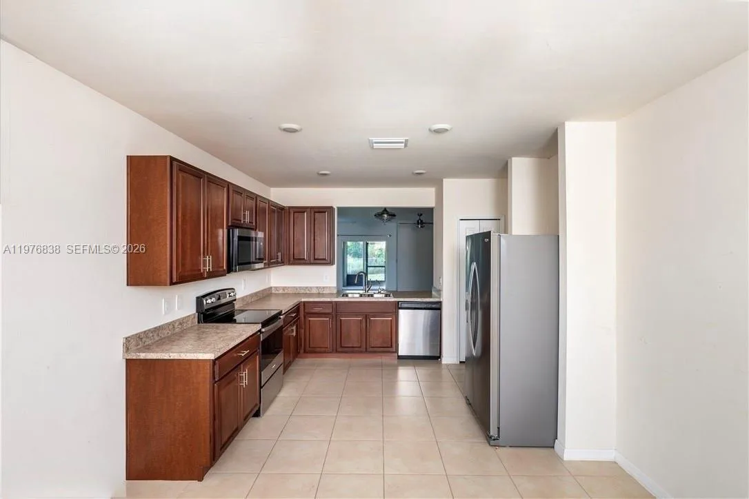2802 40TH ST SW, Lehigh Acres, FL 33976 photo 2