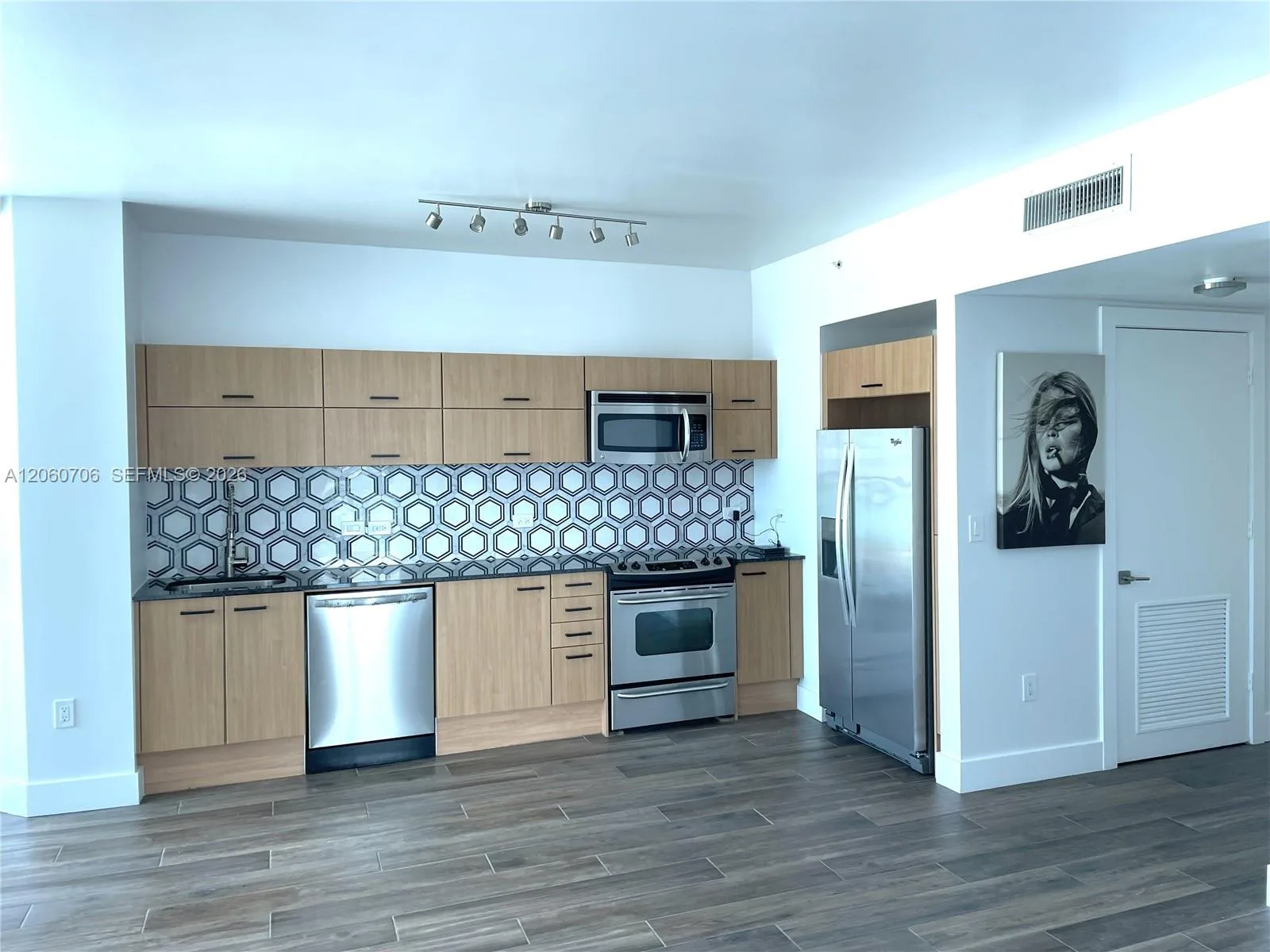 350 S Miami Ave # 3713, Miami, FL 33130