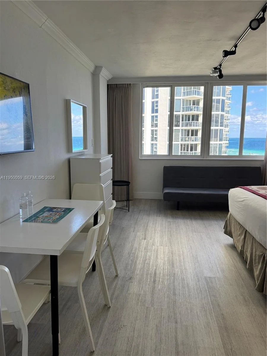 19201 Collins Ave # 1018, Sunny Isles Beach, FL 33160 photo 2