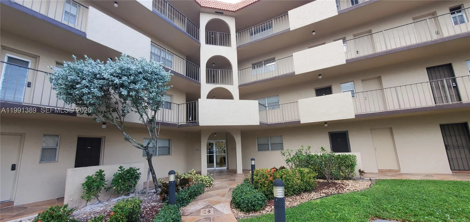 6361 N Falls Cir Dr # 106, Lauderhill, FL 33319