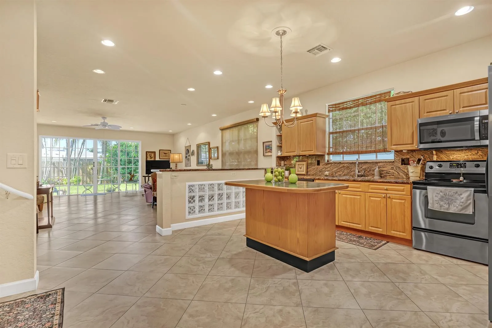 2560 NE 11th Street, Pompano Beach, FL 33062 photo 3