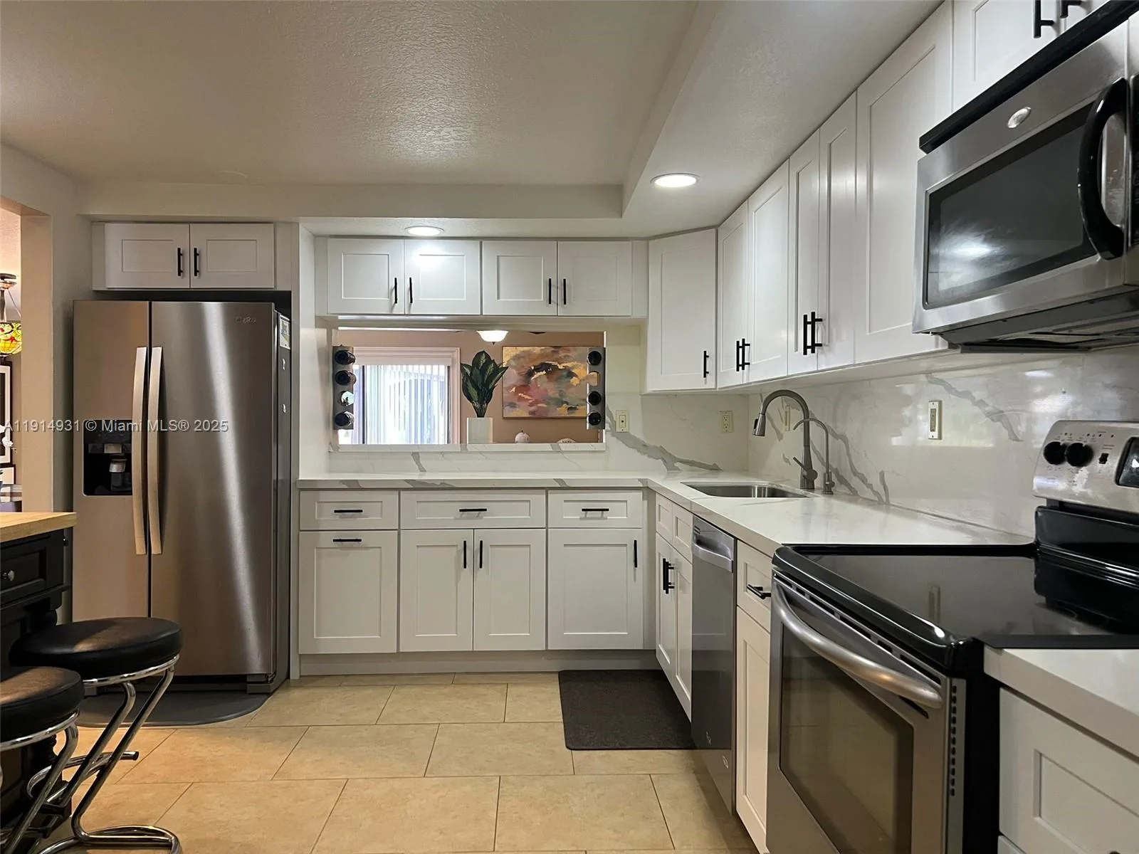9894 Fairway Cove Ln, Plantation, FL 33324 photo 3