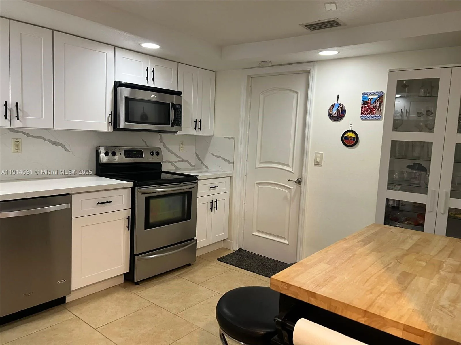 9894 Fairway Cove Ln, Plantation, FL 33324 photo 5