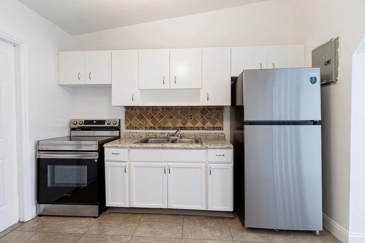 630 NW 15th Terrace # 1-2, Fort Lauderdale, FL 33311