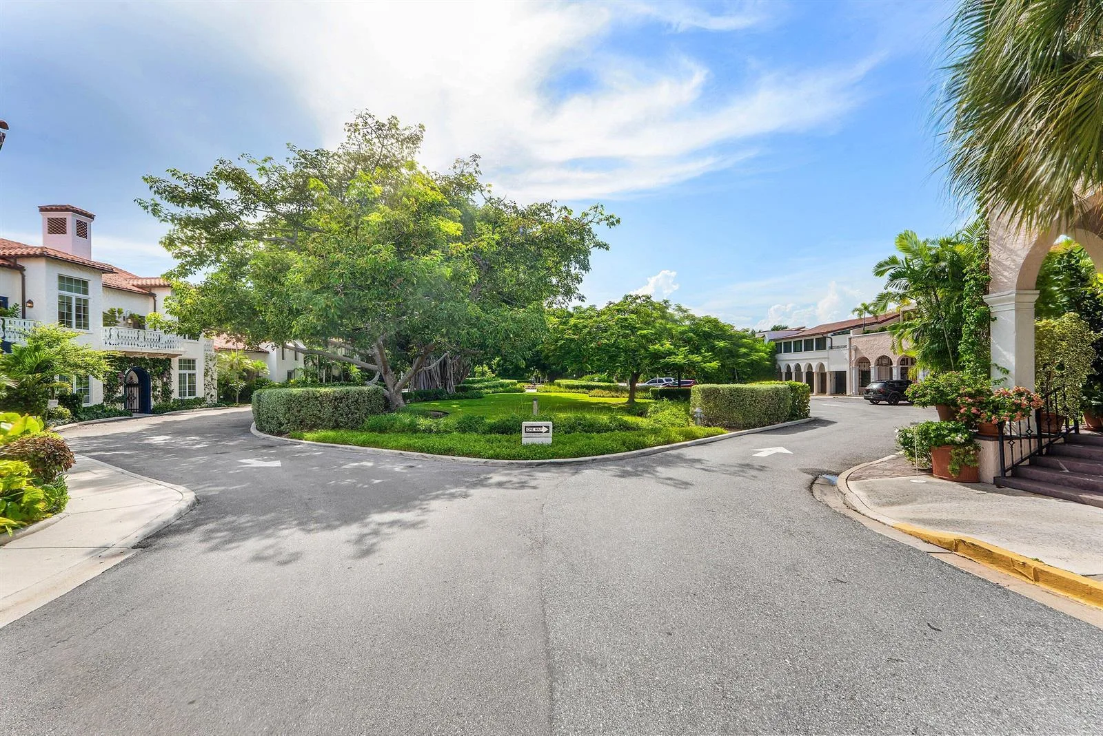 215 PHIPPS Plaza # 2, Palm Beach, FL 33480