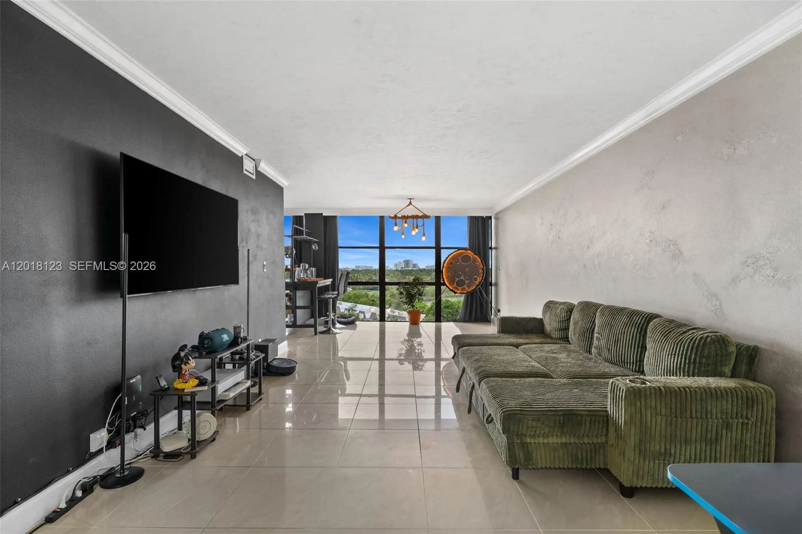 1000 Parkview Dr # 1025, Hallandale Beach, FL 33009