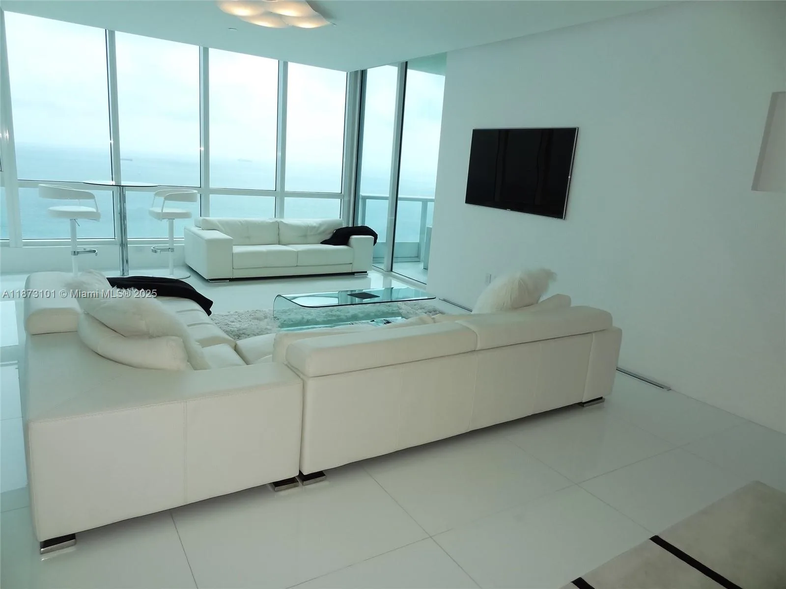 100 S Pointe Dr # 3105, Miami Beach, FL 33139 photo 2