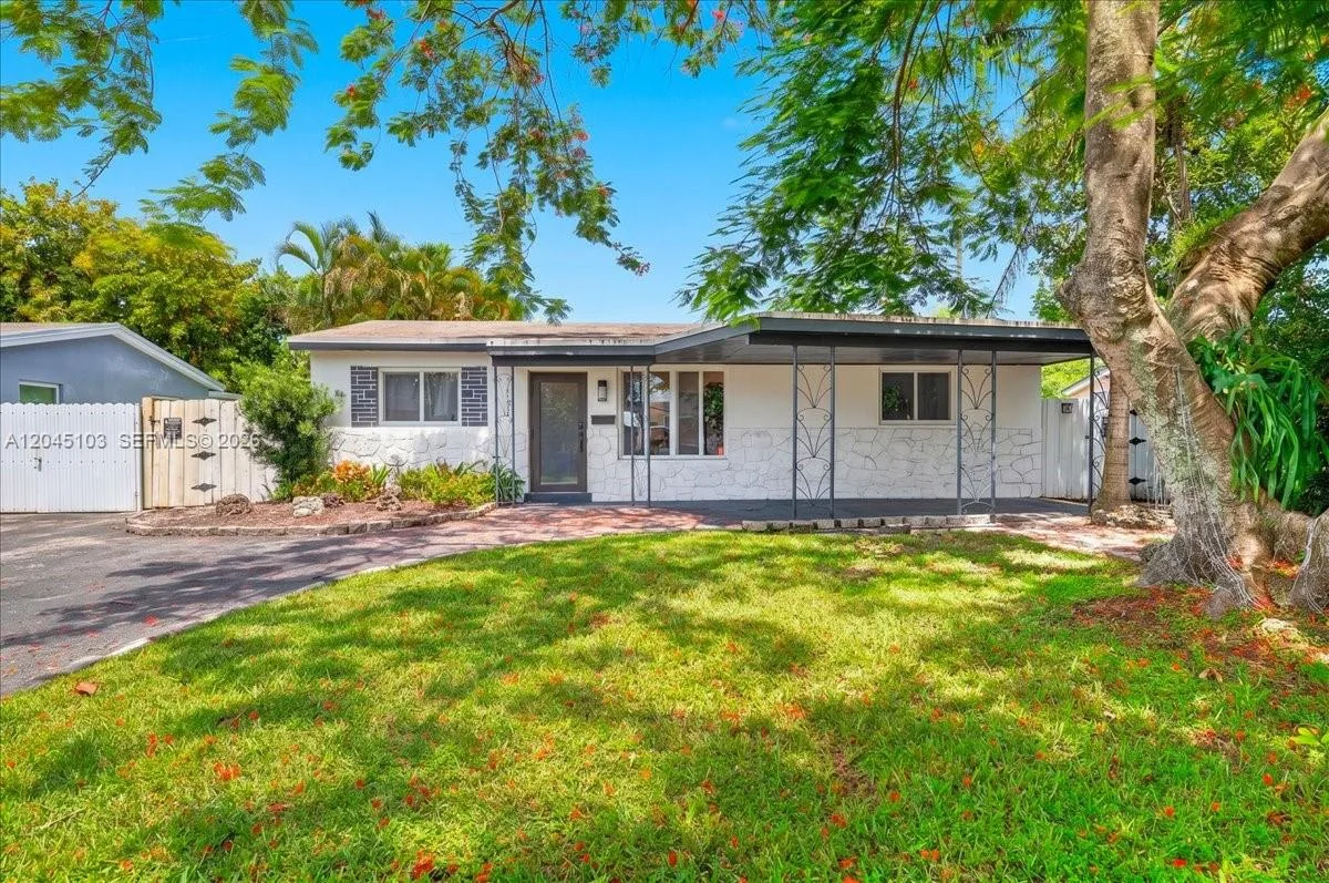 1131 N 75th Ave, Hollywood, FL 33024
