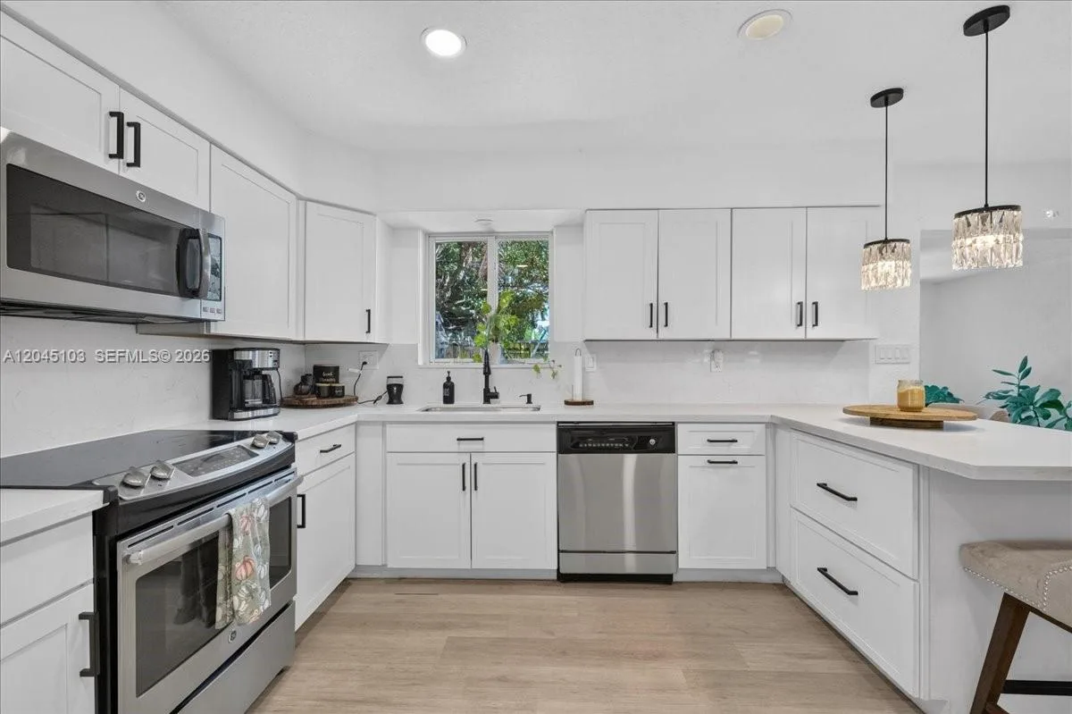 1131 N 75th Ave, Hollywood, FL 33024 photo 7