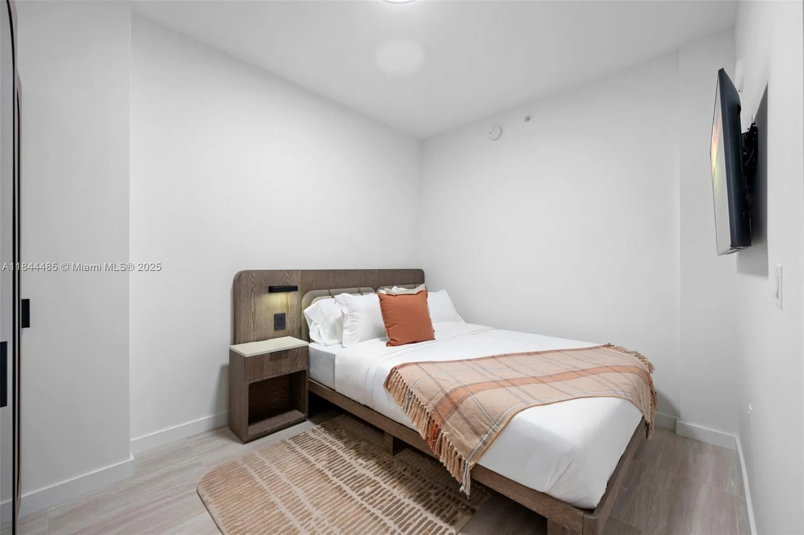 580 72nd St # 1009, Miami Beach, FL 33141 photo 10