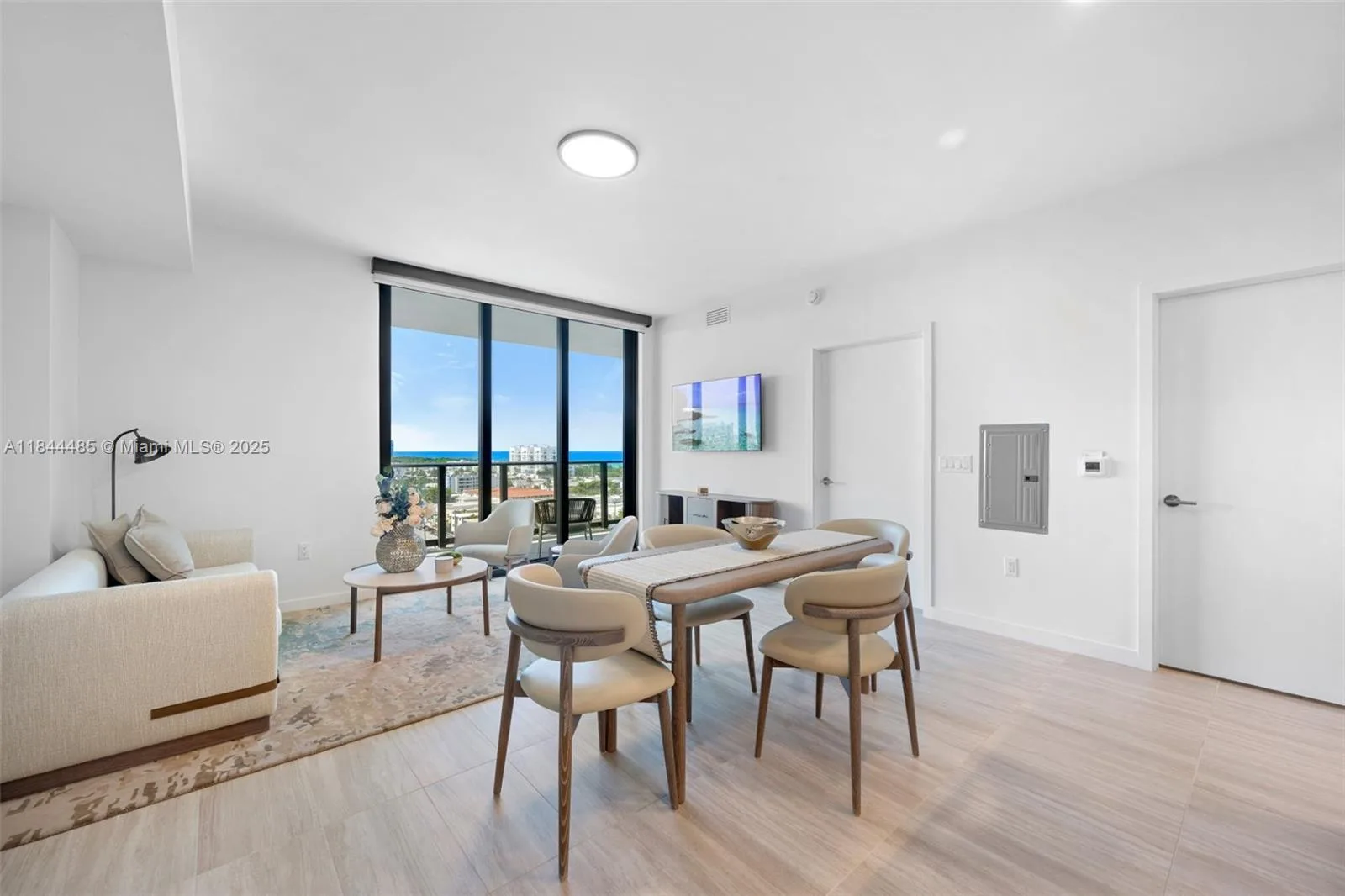 580 72nd St # 1009, Miami Beach, FL 33141 photo 2