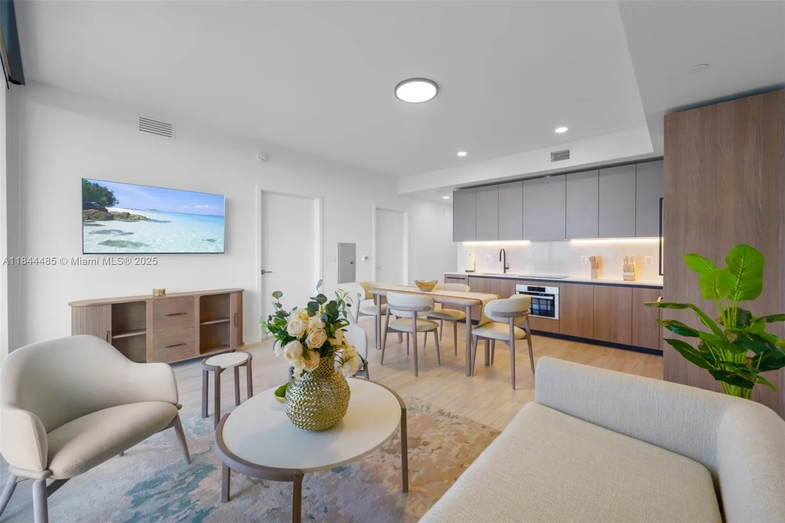 580 72nd St # 1009, Miami Beach, FL 33141 photo 5