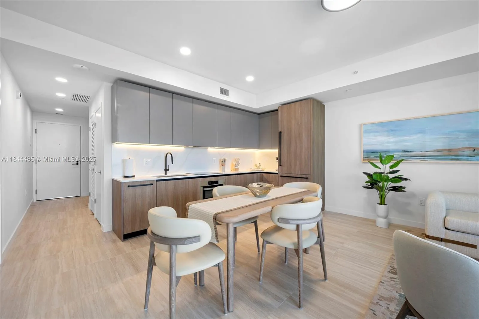 580 72nd St # 1009, Miami Beach, FL 33141 photo 7