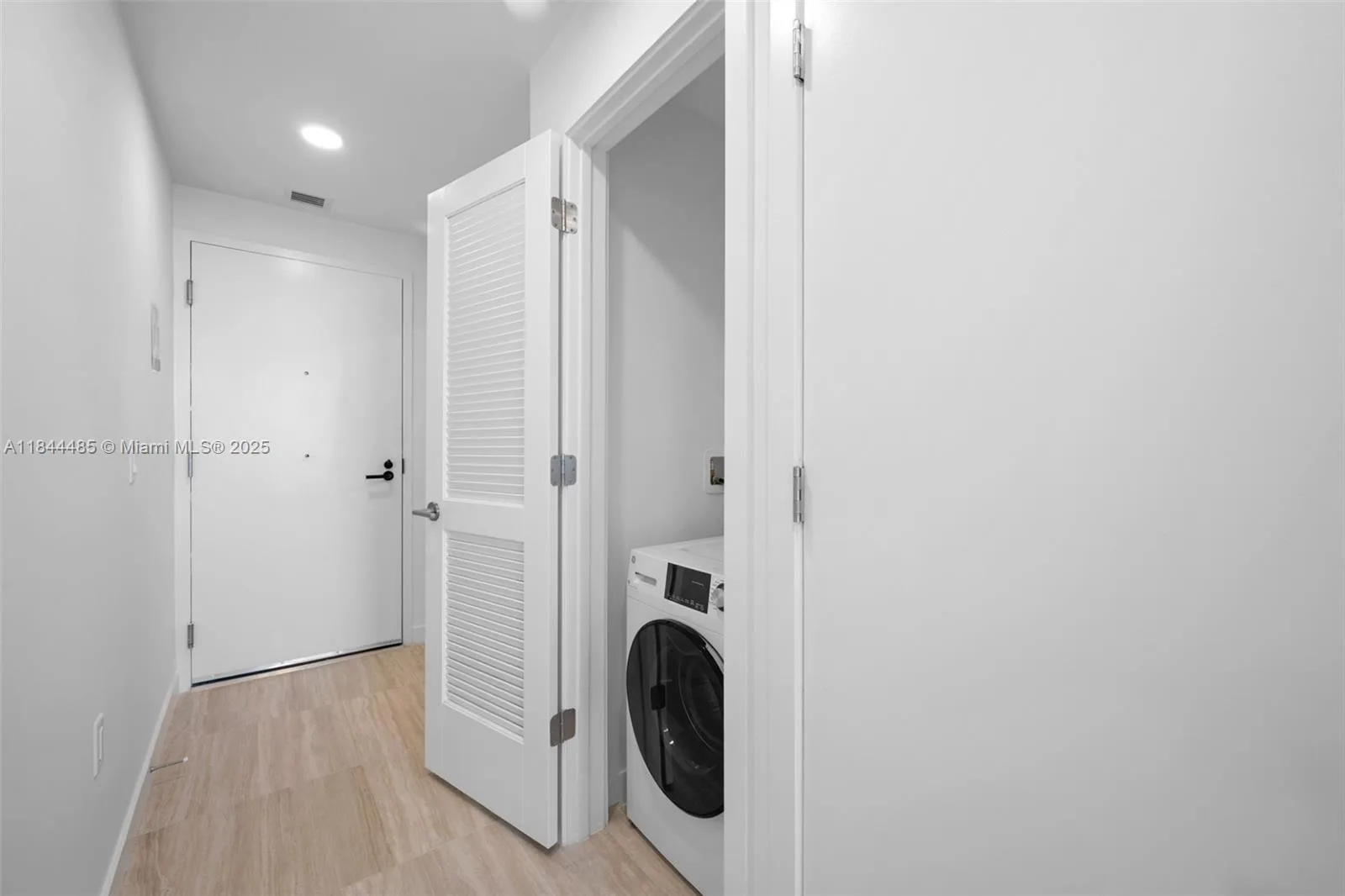 580 72nd St # 1009, Miami Beach, FL 33141 photo 8