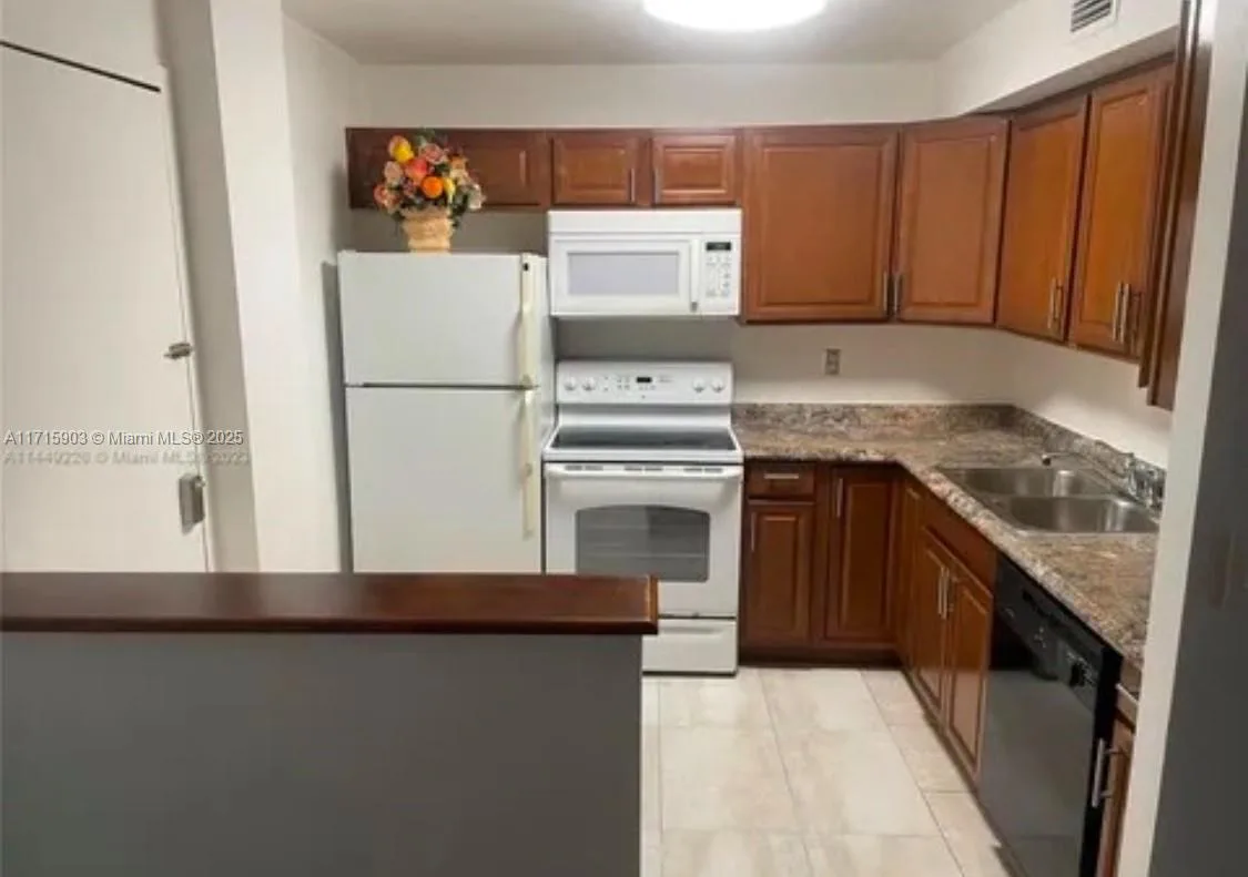 6700 Cypress Rd # 512, Plantation, FL 33317 photo 3