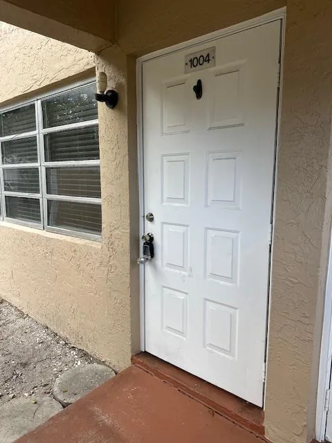 1004 Twin Lakes Drive, Coral Springs, FL 33071 photo 2