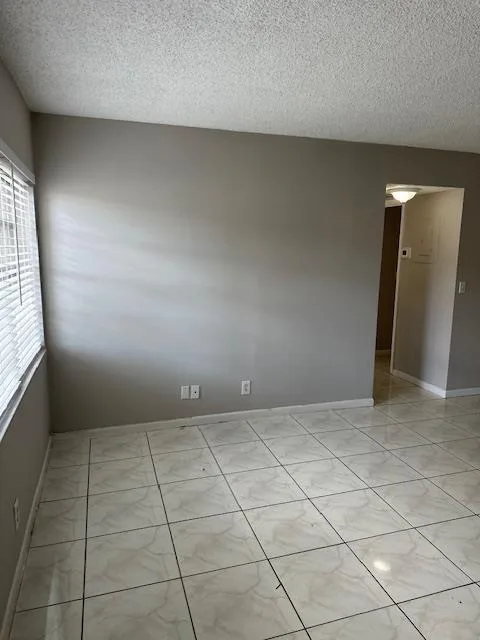 1004 Twin Lakes Drive, Coral Springs, FL 33071 photo 4